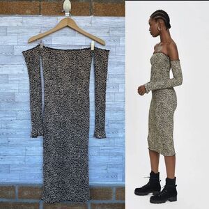 Farrow
Lucinda Off-Shoulder Leopard Dress Smocked leopard-print dress small